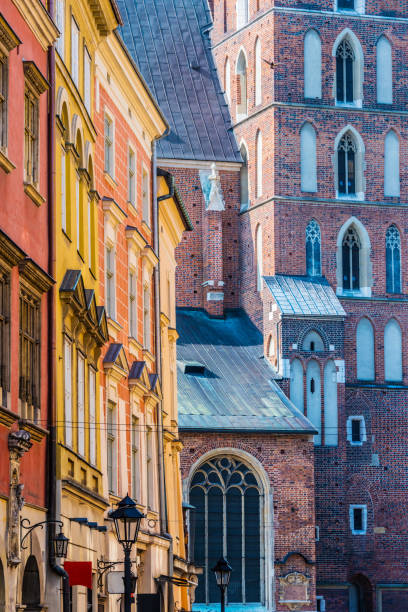 architettura storica del centro storico di cracovia, polonia - florianska street foto e immagini stock