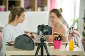 zwei-make-up-vlogger-die-einen-live-stream-zusammen.jpg?b=1&s=170x170&k=20&c=eoJdqGUG3O0KgWBubZD2cQgUK0PvfUf1WS9uCJL_Nw8=