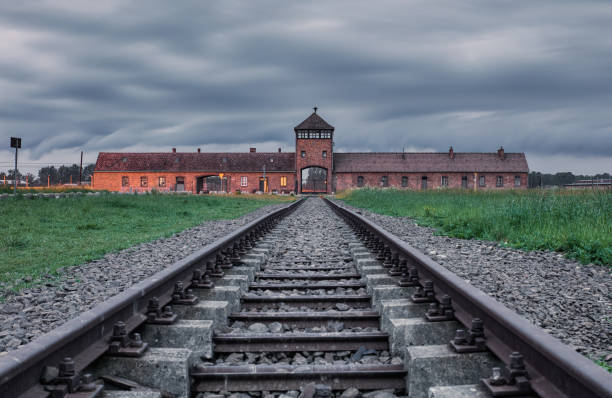 campo de concentración de birkenau. auschwitz. polonia. - birkenau fotografías e imágenes de stock