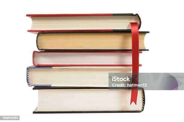 Livros De Capa Dura Com Fita De Favoritos - Fotografias de stock e mais imagens de Livro - Livro, Pilha - Arranjo, Empilhar