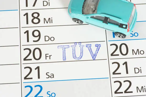 A calendar, car and appointment at the TÜV