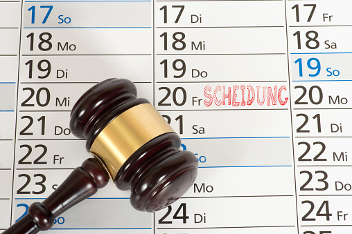 A calendar with an appointment for divorce and a judge's hammer