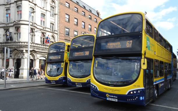 autobus a due piani - republic of ireland dublin ireland bus city foto e immagini stock