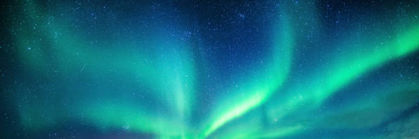 aurora borealis, nordlichter mit sternenhimmel - tourism panoramas winter travel locations stock-fotos und bilder