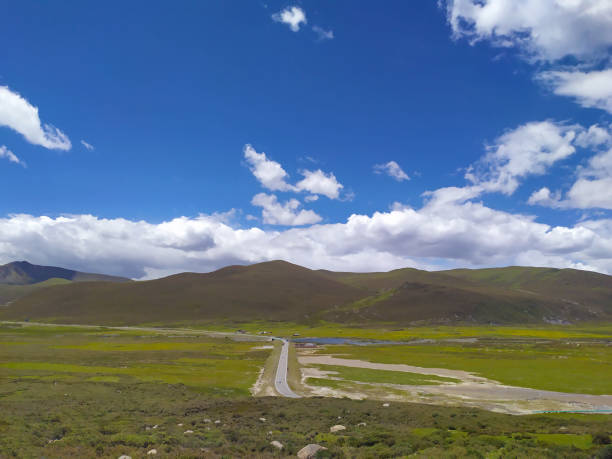 istock Road on the Tibetan Plateau 1168952852