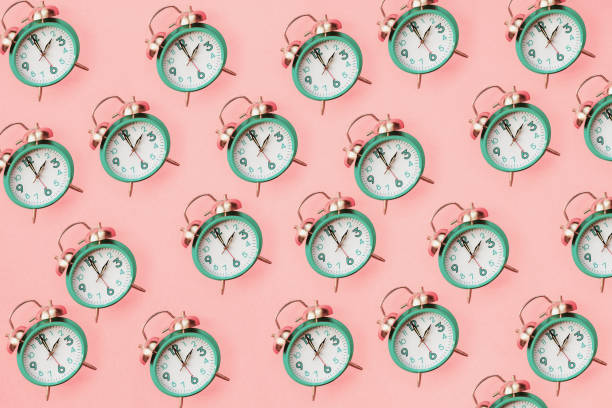 istock Retro Pink and Teal Daylight Savings Time Concept 1168963162