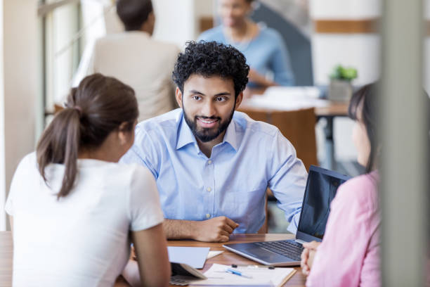 istock Attentive loan office rtalking with customers 1168969645