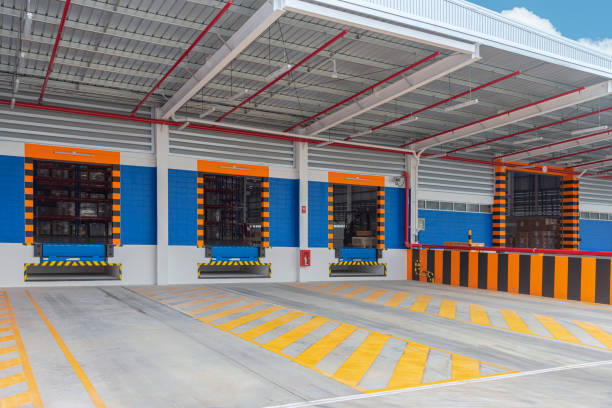 トラックローディング - distribution warehouse industrial building large building exterior ストックフォトと画像