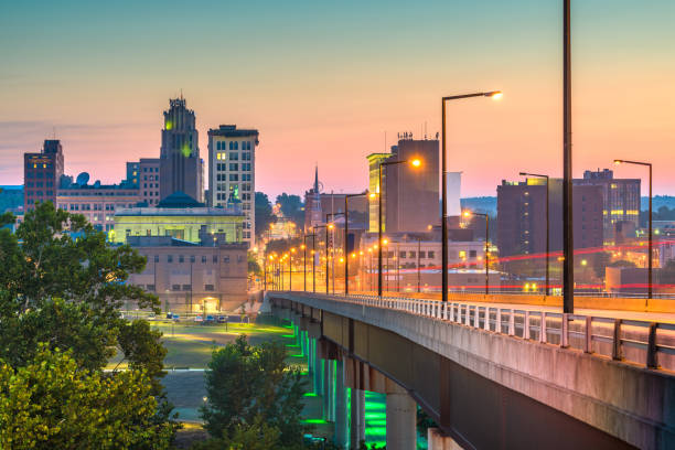 Youngstown, Ohio, USA Town Skyline Youngstown, Ohio, USA downtown skyline at dsuk. ohio photos stock pictures, royalty-free photos & images