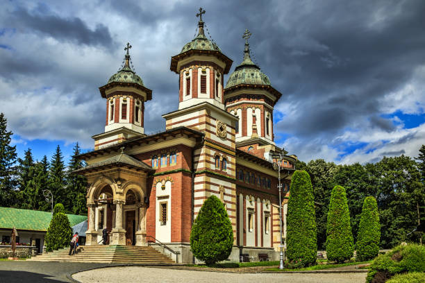 monasterio ortodoxo del sinaia - sinaia fotografías e imágenes de stock