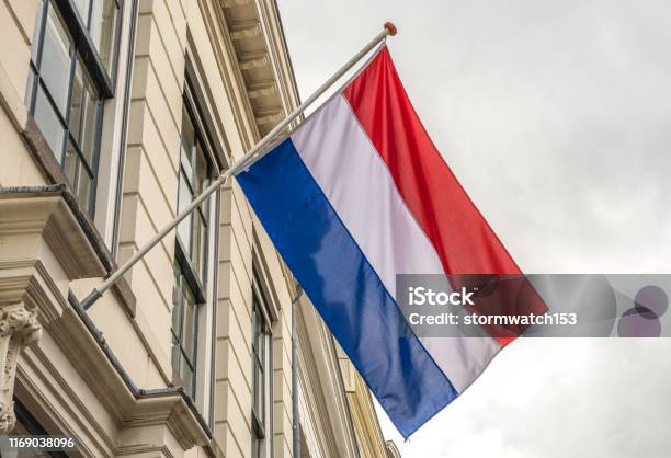 Flagge Der Niederlande Winkend Im Wind In Der Stadt Utrecht Stockfoto und mehr Bilder von Niederlande