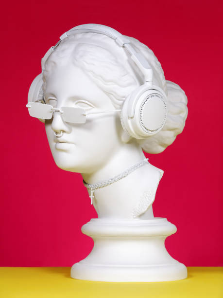 modern greek goddess with headphones - classical greek audio imagens e fotografias de stock