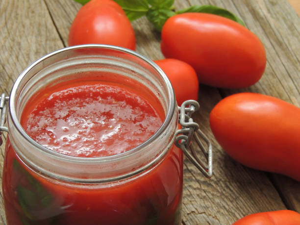 토마토 소스 - tomato sauce jar 뉴스 사진 이미지