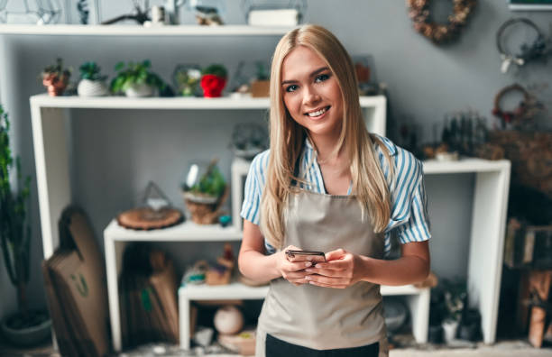 istock Florist in flower shop 1169096221