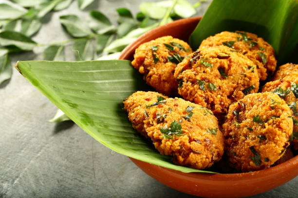 Masala vada- spicy fried fritters.