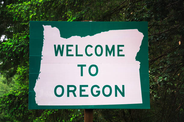 Welcome to Oregon State Sign Welcome to Oregon State Sign on US-199 also called the Redwood Highway oregon us state photos stock pictures, royalty-free photos & images