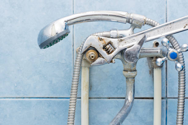 istock rusty shower in the bathroom, close-up 1169105712