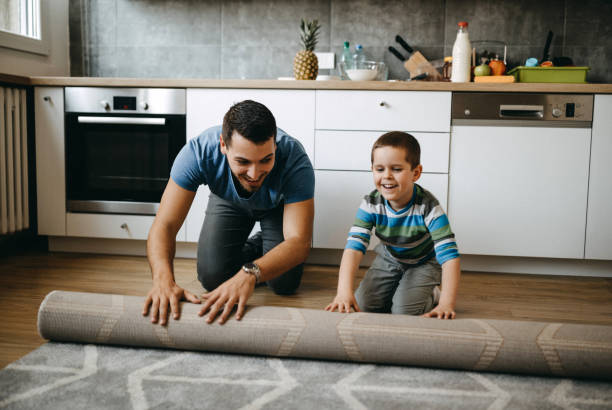 istock You are daddy's helping hand 1169114418