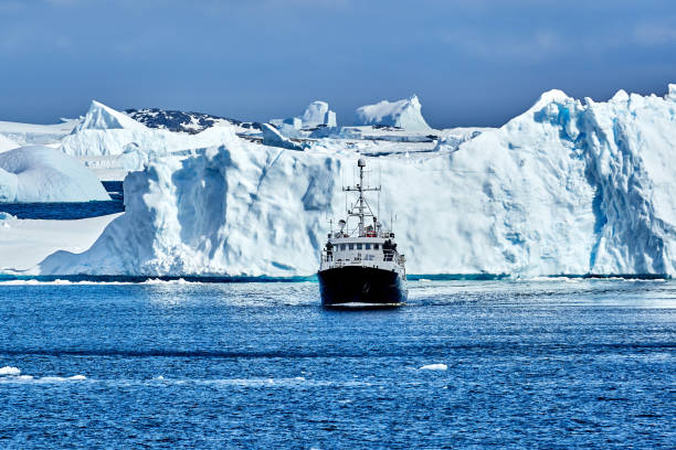 Pleasure Boat Sailing at Paradise Bay, Antarctica Pleasure boat sailing at paradise bay, Antarctica. paradise bay antarctica stock pictures, royalty-free photos & images