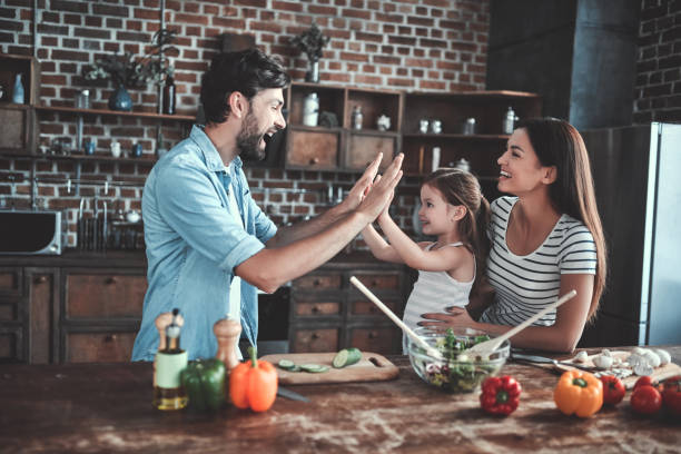 istock Family on kitchen 1169134638