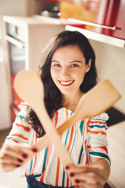 mujer joven con cuchara grande - women spoon tasting elegance fotografías e imágenes de stock