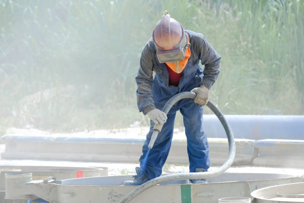 istock Worker is remove paint by air pressure sand blasting 1169143217