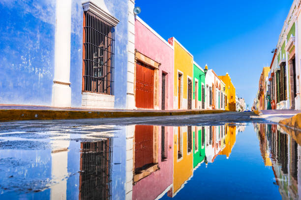 Campeche, Yucatan - Mexico Colorful empty colonial street in the historic center of Campeche, Yucatan, Mexico yucatan photos stock pictures, royalty-free photos & images