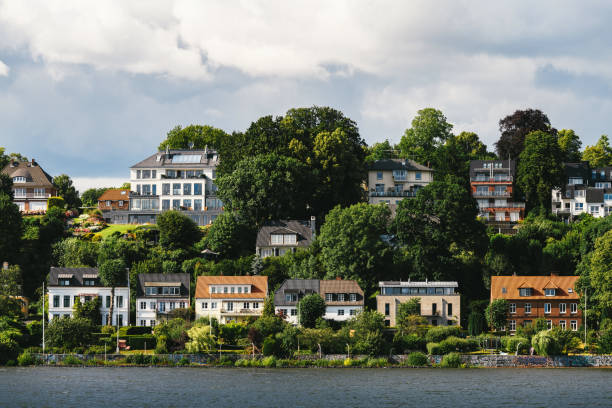 residential houses in Hamburg Oevelgoenne at Elbe view from water on residential houses in Hamburg at Elbe river övelgönne stock pictures, royalty-free photos & images