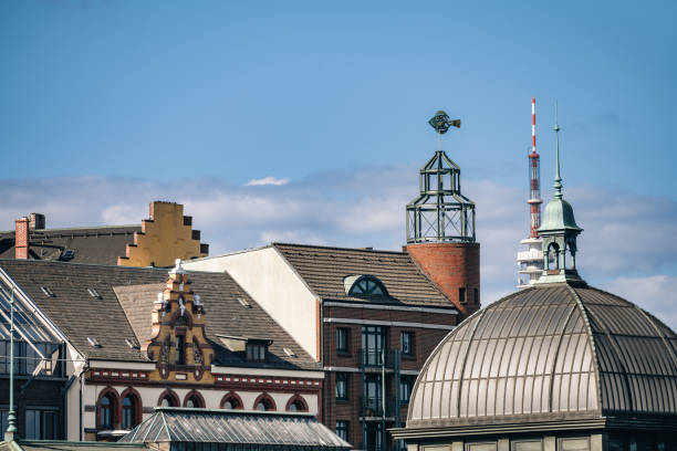 vecchi tetti di amburgo ad altona - altona foto e immagini stock