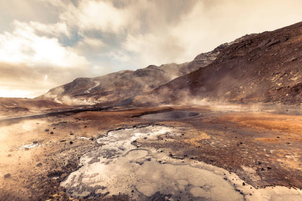 горячие источники крсувек, исланд - sulphur landscape fumarole heat стоковые фото и изображения