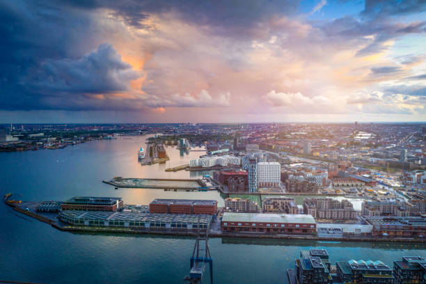 köpenhamns stadsbilden: modern arkitektur vid havet - copenhagen business bildbanksfoton och bilder