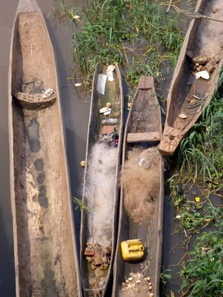 Bangui, Central African Republic: Ubangi riverbank - traditional dugout canoes with fishing gear