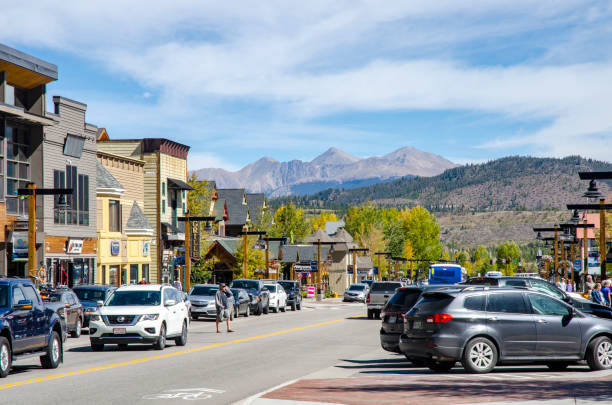 Frisco, Colorado Frisco, Colorado, USA - September 27, 2018: Main Street runs through the town of Frisco, Colorado which was established in 1880 and built during the mining boom. Today, it is a popular town among skiers from around the world. Four major ski resorts are located in close proximity to Frisco: Copper Mountain, Breckenridge, Keystone, and Arapahoe Basin. The town attracts many visitors each year and offers many shops and restaurants. A large reservoir, Lake Dillon, is also located by the town and includes a marina, park and centers for outdoor activities. frisco colorado stock pictures, royalty-free photos & images