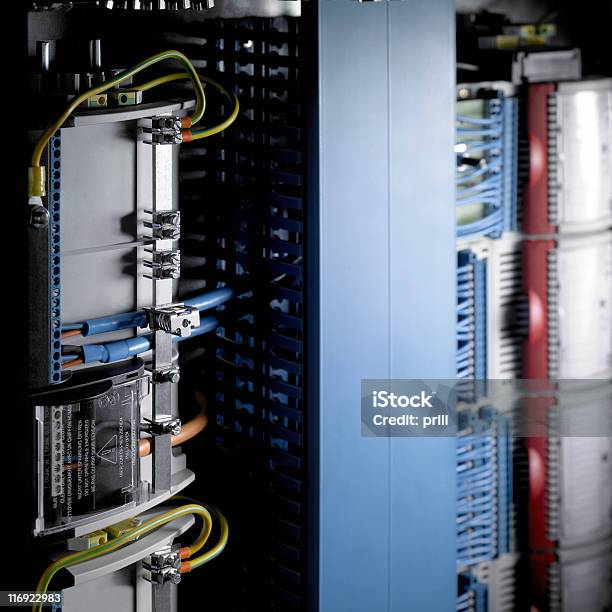 Dettaglio Con Vari Componenti Elettronici - Fotografie stock e altre immagini di Affari - Affari, Allegoria, Ambientazione interna