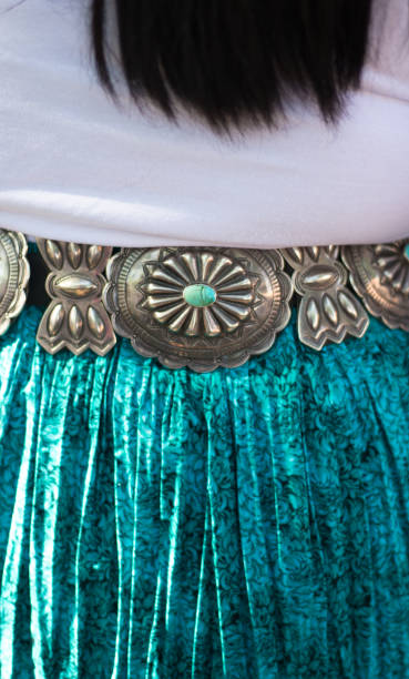 vintage southwest native american srebrny i turkusowy pas, zbliżenie - indigenous culture southwest usa art american culture zdjęcia i obrazy z banku zdjęć