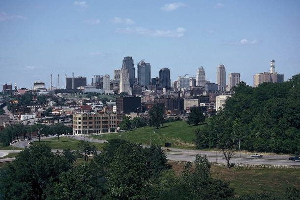 istock Kansas City Skyline 1169236476