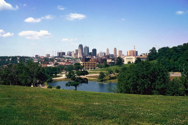 istock Kansas City Skyline 1169238266