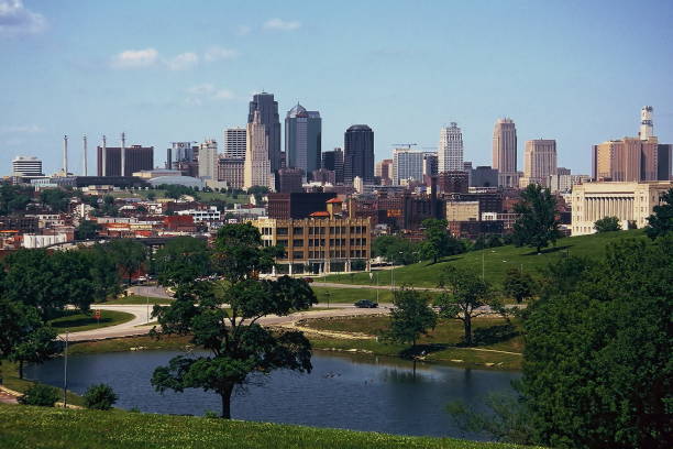 istock Kansas City Skyline 1169238587