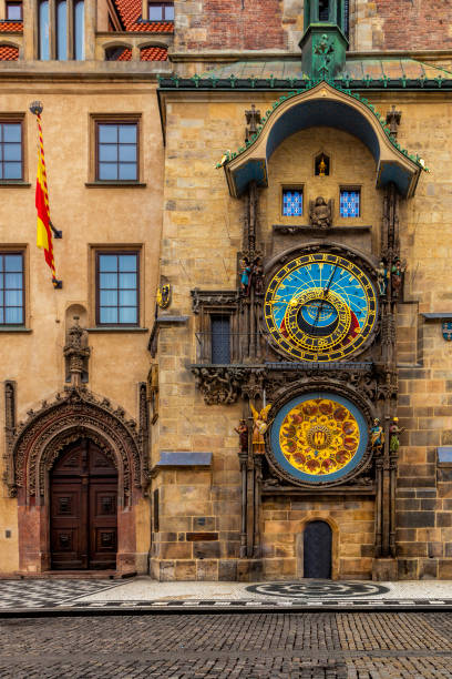 reloj astronómico en praga - astronomical clock fotografías e imágenes de stock