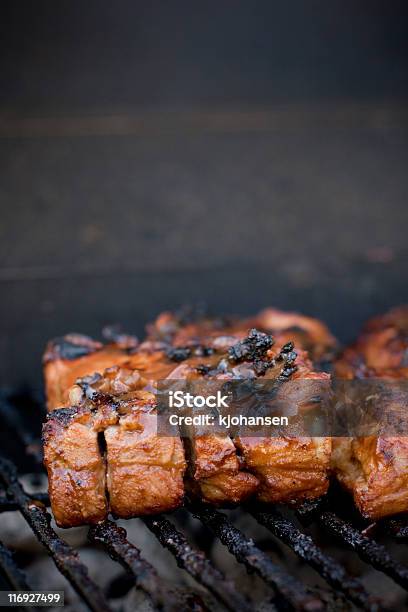 Rippchen Auf Dem Grill Stockfoto und mehr Bilder von Barbecuesoße - Barbecuesoße, Bildschärfe, Farbbild