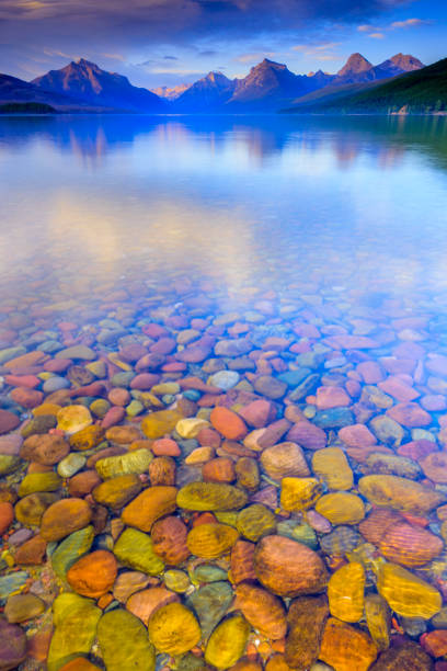 glacier national park nel montana usa - montana mountain us glacier national park lake foto e immagini stock