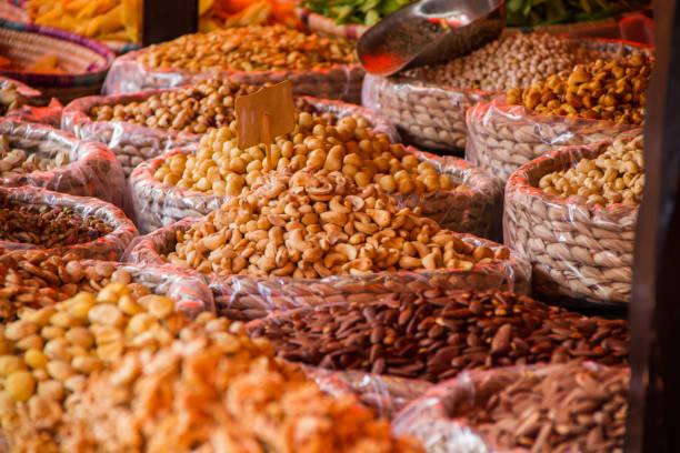 bazar com frutas e porcas secas - medieval market - fotografias e filmes do acervo