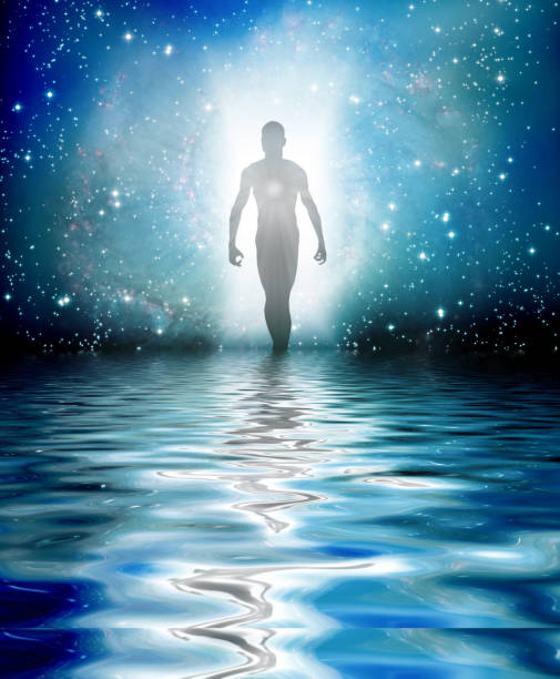 Caminhando sobre as águas. Figura humana emerge de um corpo astral de luz. Fotos de stock, fotos e imagens livres de direitos autorais.