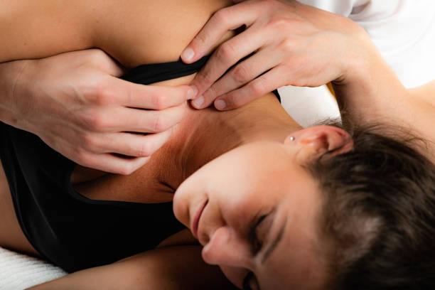istock Osteopathy Treatment for Shoulder 1169352022