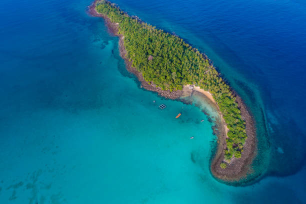 aerial view of idyllic tranquil sea island deep blue turquoise water - micronesia lagoon palau aerial view imagens e fotografias de stock