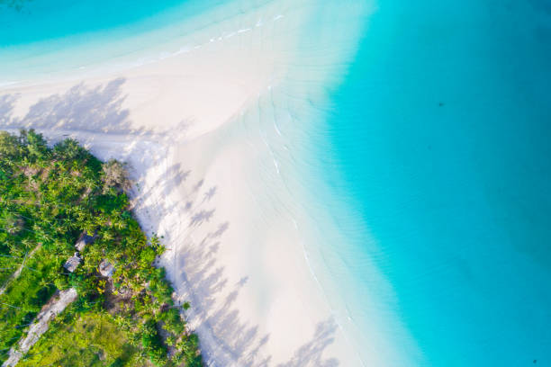 aerial view of idyllic tranquil sea island deep blue turquoise water - clear sky sky sunny day isolated imagens e fotografias de stock