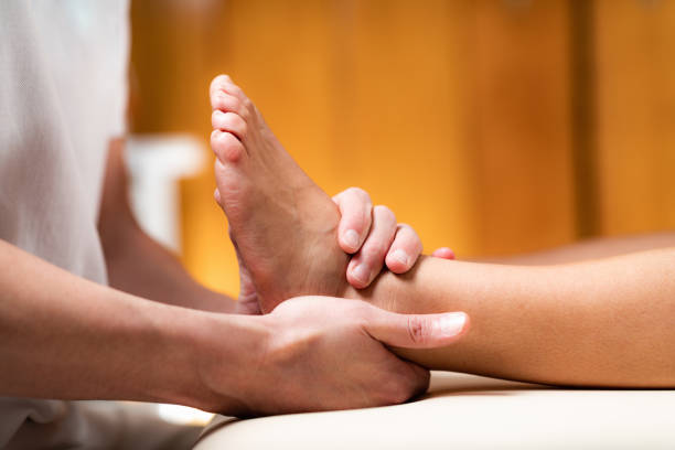 istock Leg Pain Osteopathy Treatment. 1169360396