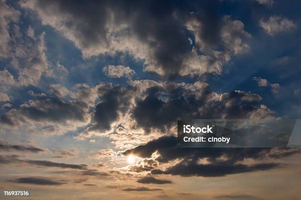 Photo libre de droit de Nuages banque d'images et plus d'images libres de droit de Anxiété - Anxiété, Apercevoir le bout du tunnel, Beauté de la nature