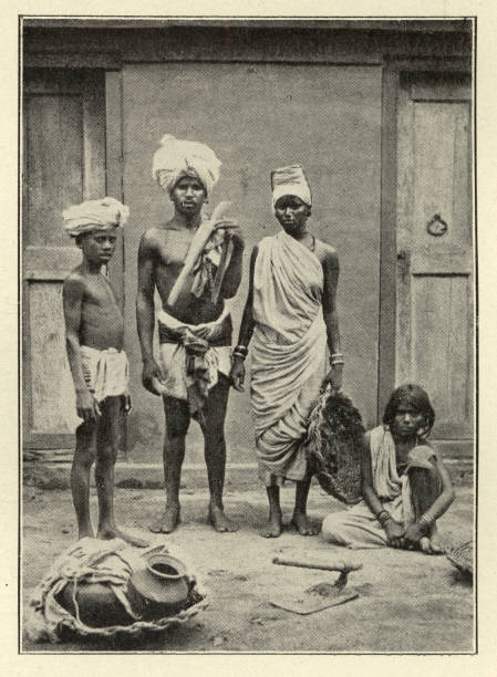 vintage photograph of indian (hindu) workers, 19th century - fotografia imagem imagens e fotografias de stock