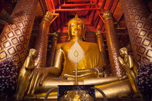 Luang Pho Tho Luang Pho Tho, the huge Buddha in Wat Phanan Choeng, Ayutthaya, Thailand. wat phananchoeng stock pictures, royalty-free photos & images